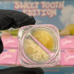 Splitz Sweet Tooth Wax Concentrate jar with golden, glassy cannabis wax inside