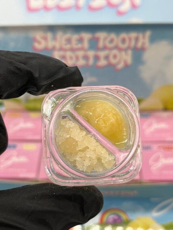 Splitz Sweet Tooth Wax Concentrate jar with golden, glassy cannabis wax inside