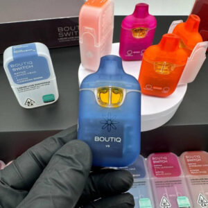 Boutiq Switch V3 2 gram disposable THC vape device close-up