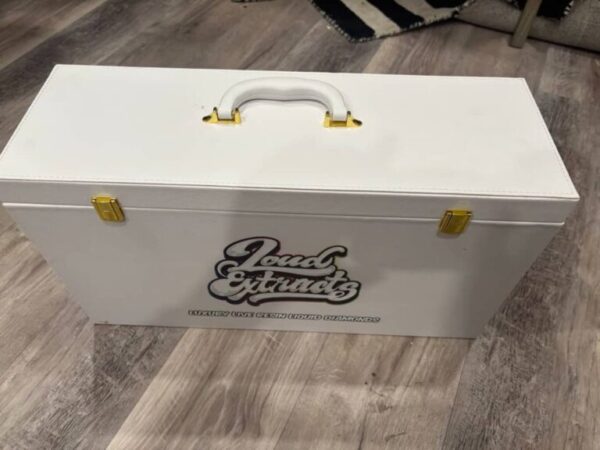 Loud Extracts 2G Disposable vape packaging box with THC and strain information