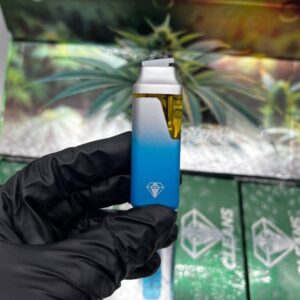Close-up of Clean Carts Disposable vape showing premium oil and mouthpiece