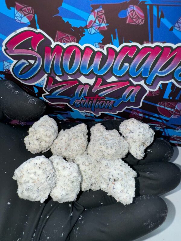 Persy Snowcaps Zaza Edition diamond-infused THCa flower close-up